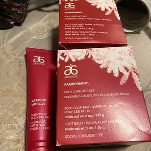 2 Arbonne Pampermint Gift sets with bonus